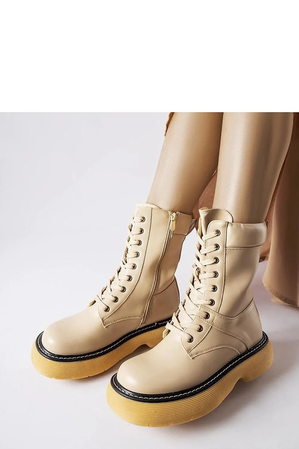 Beige insulated platform baggers