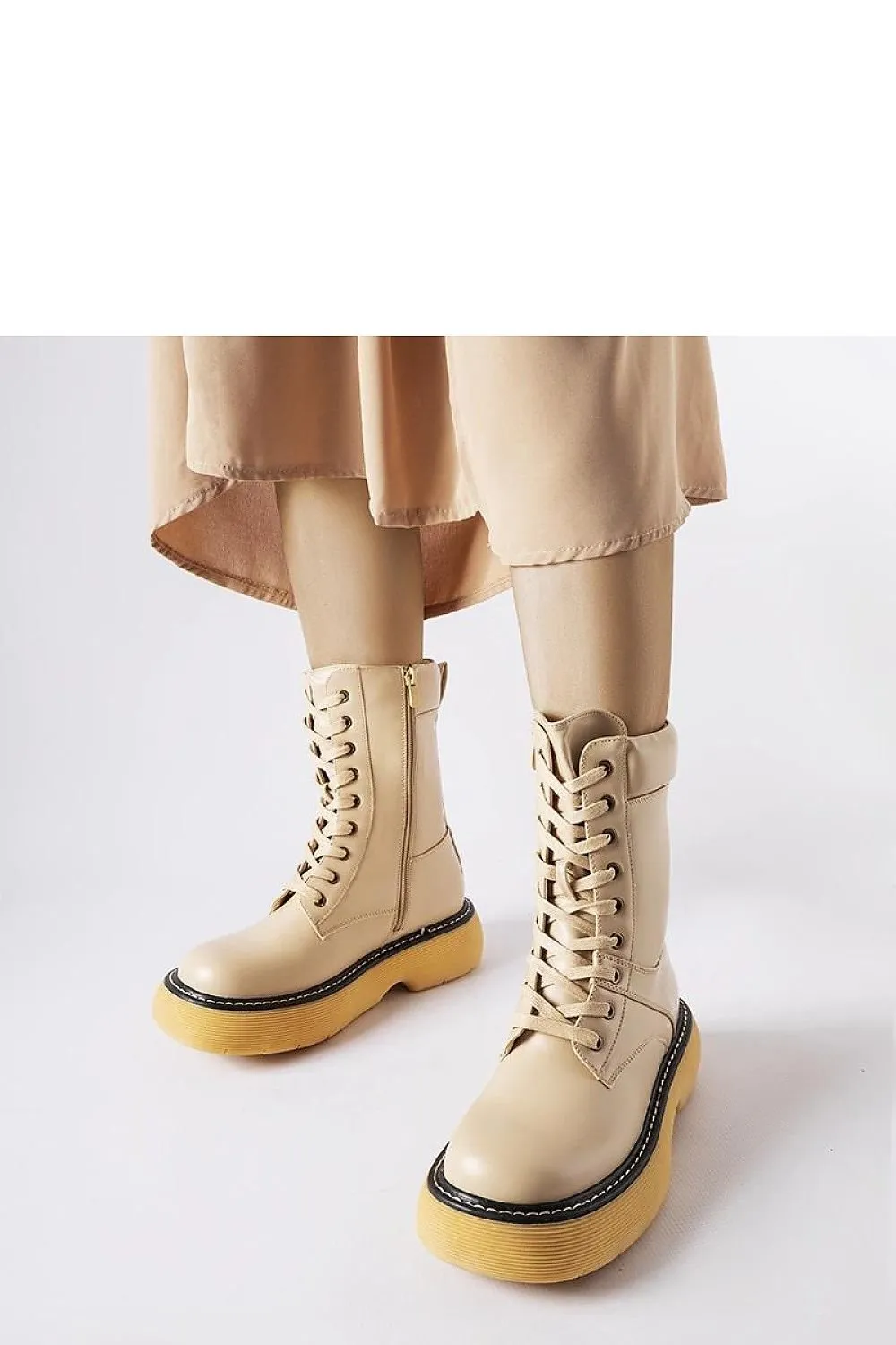 Beige insulated platform baggers