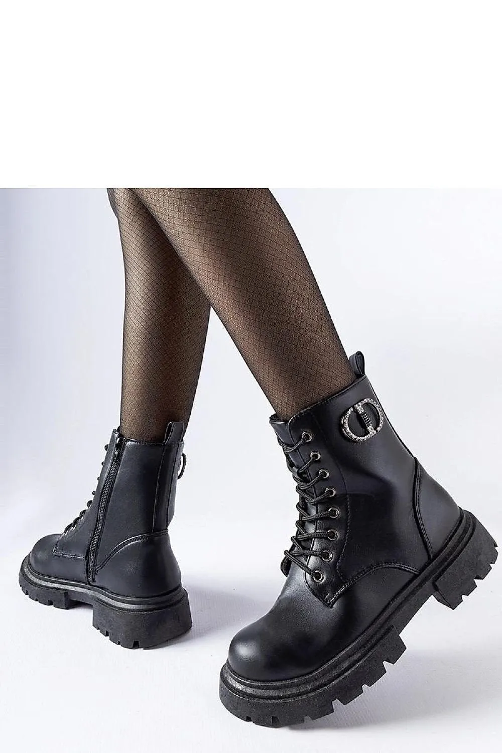 Black insulated zirconia trappers shoes