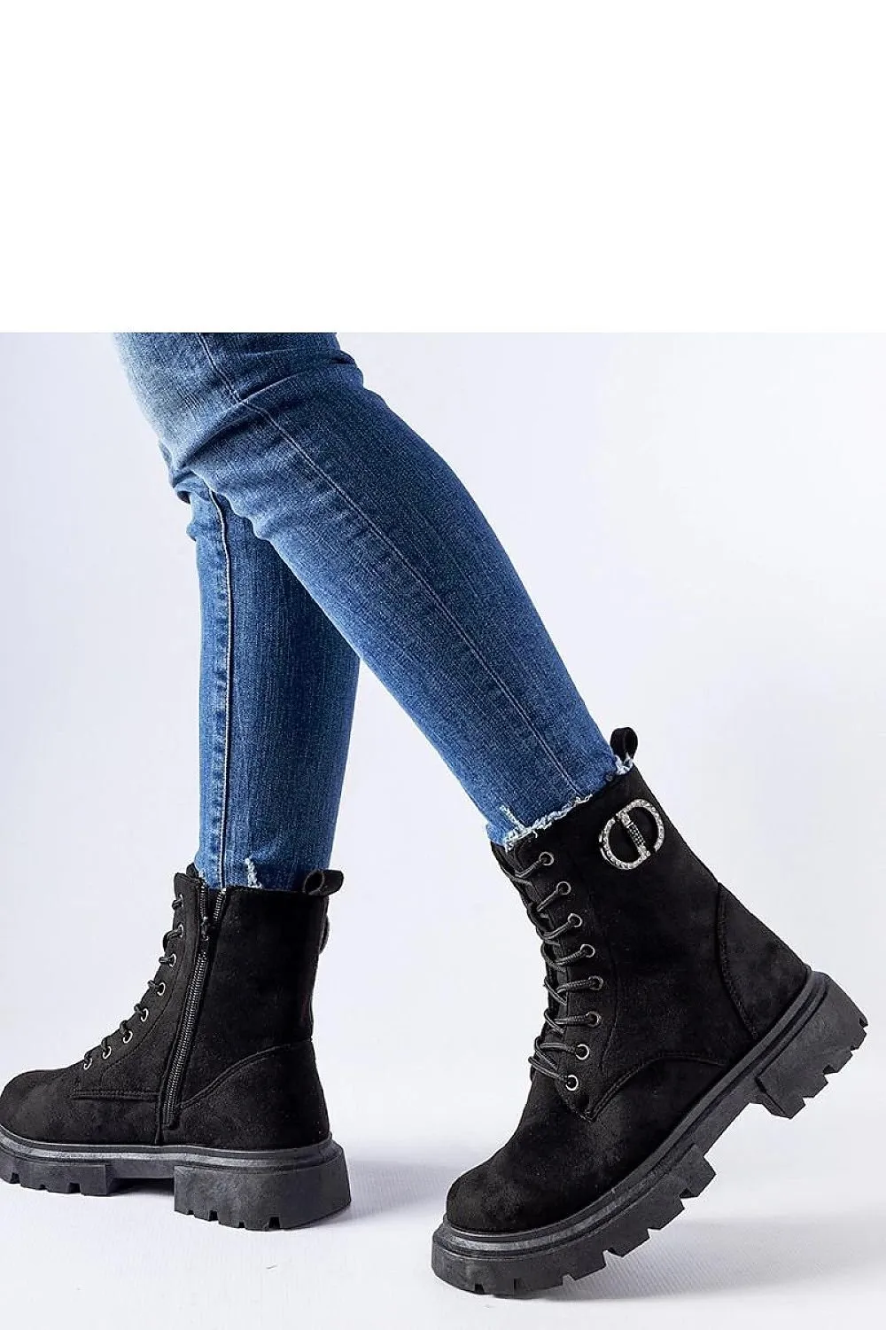 Black insulated zirconia trappers shoes