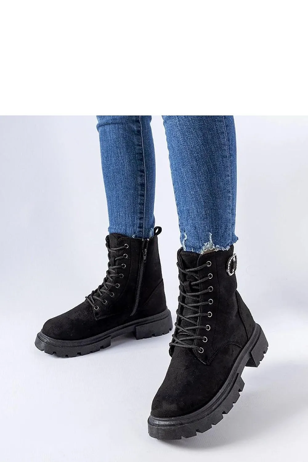Black insulated zirconia trappers shoes