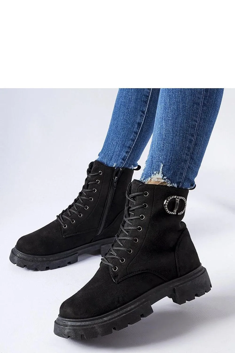 Black insulated zirconia trappers shoes