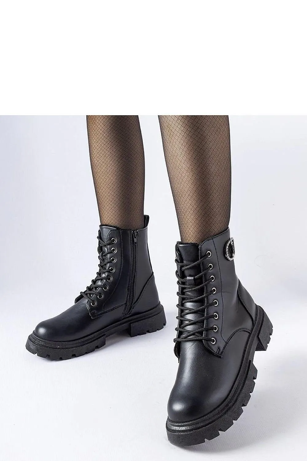Black insulated zirconia trappers shoes