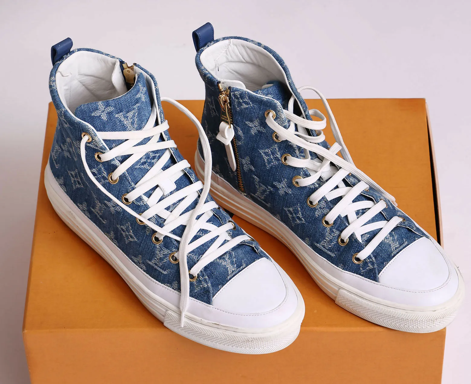 Louis Vuitton Sneakers.